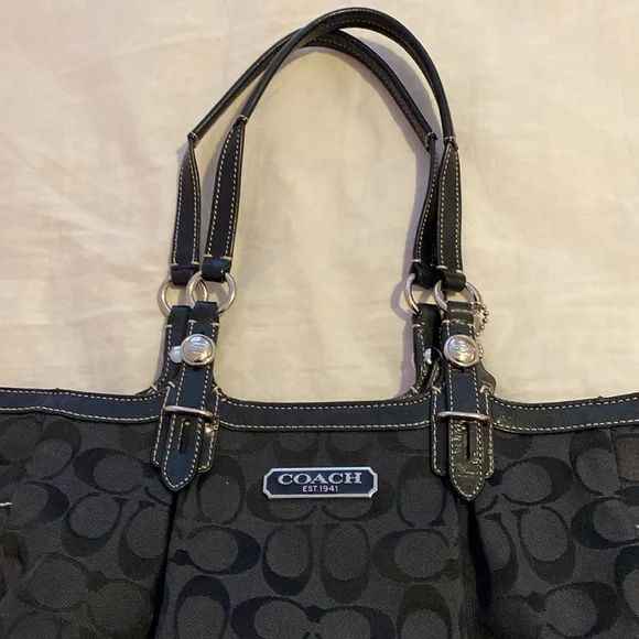 Women’s Coach shoulder bag - Picture 2 of 4